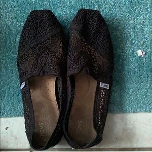 Black lace Toms